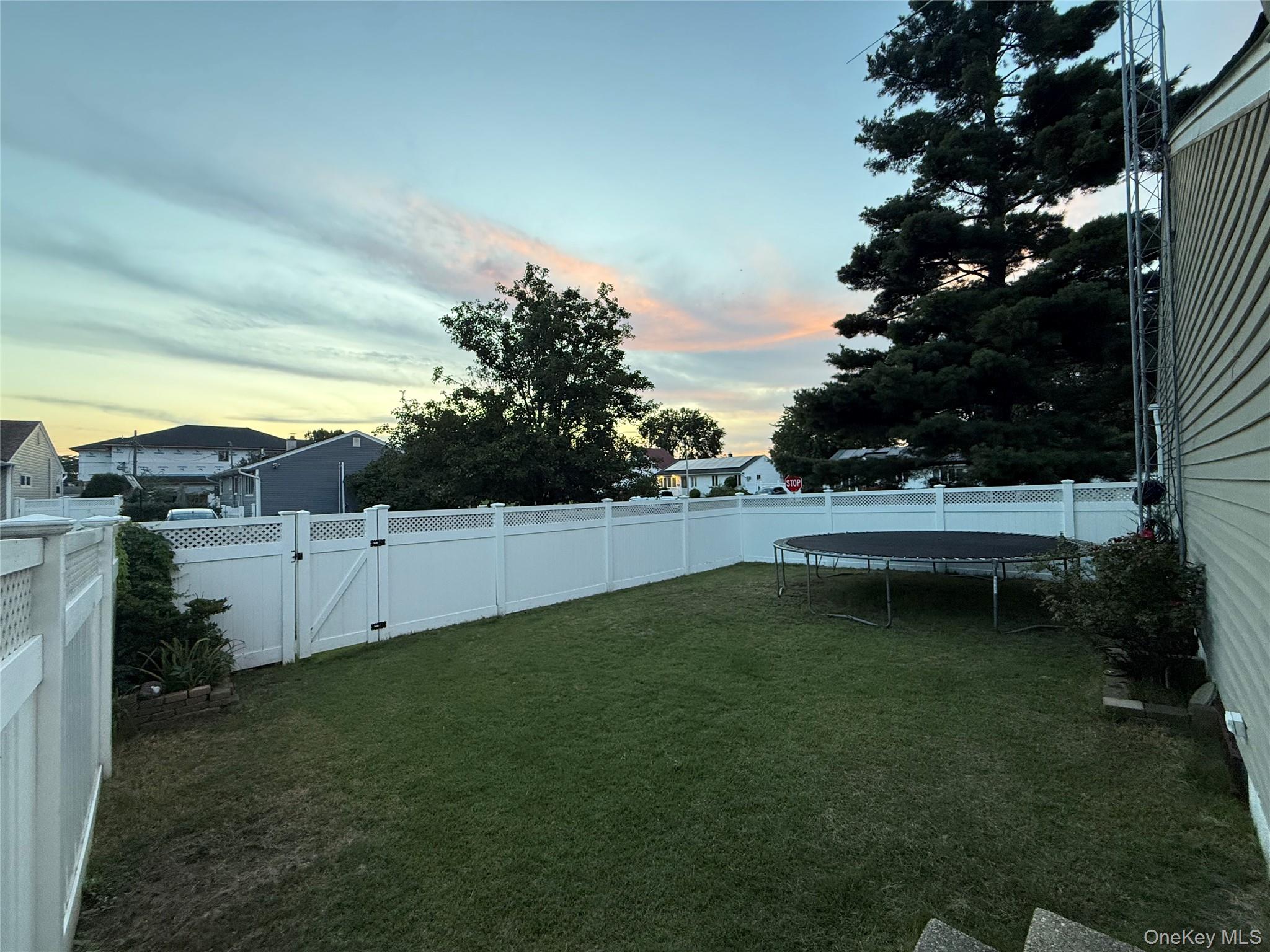 685 Seabury Avenue – For Sale photo 3