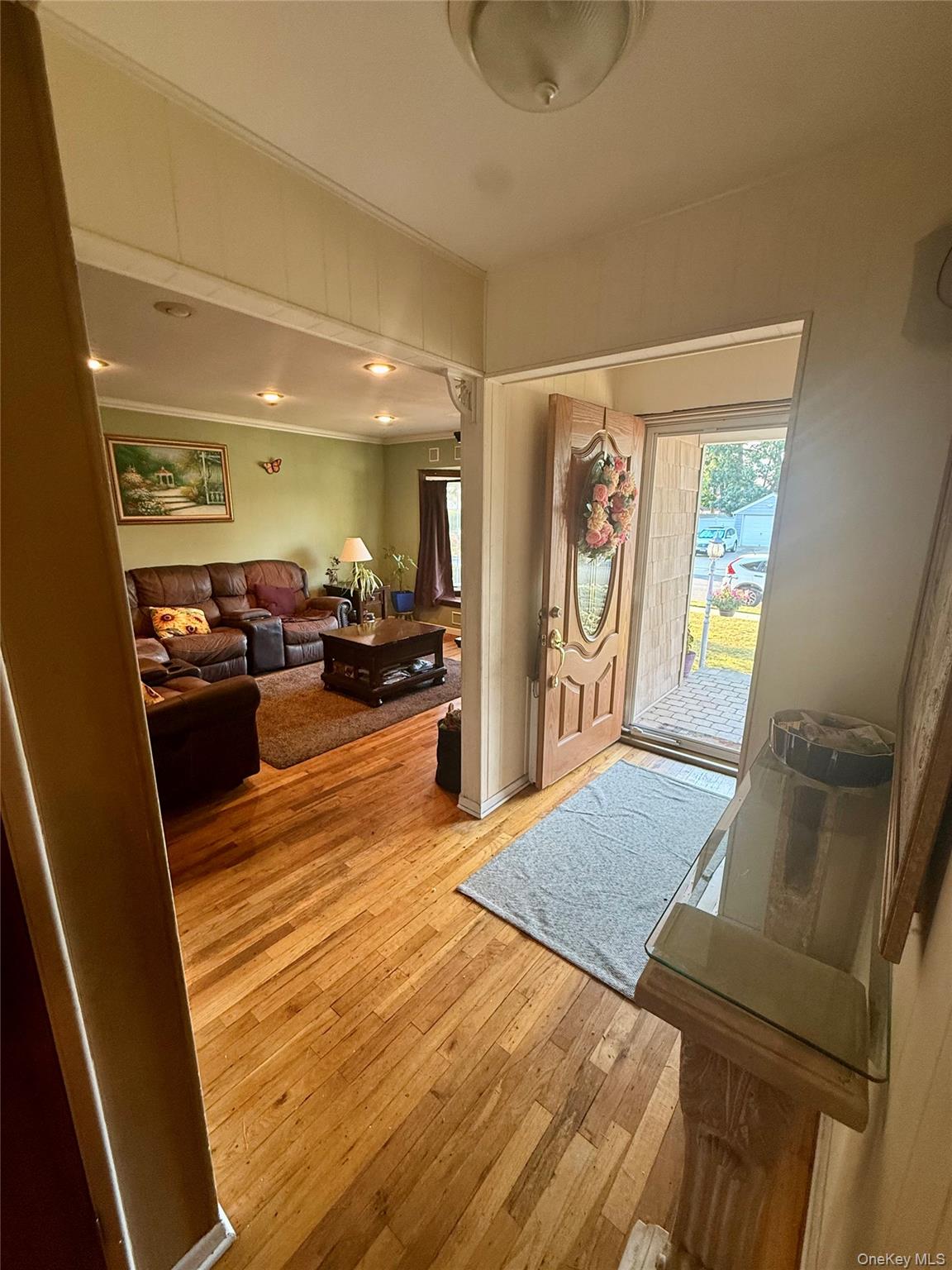 685 Seabury Avenue – For Sale photo 4