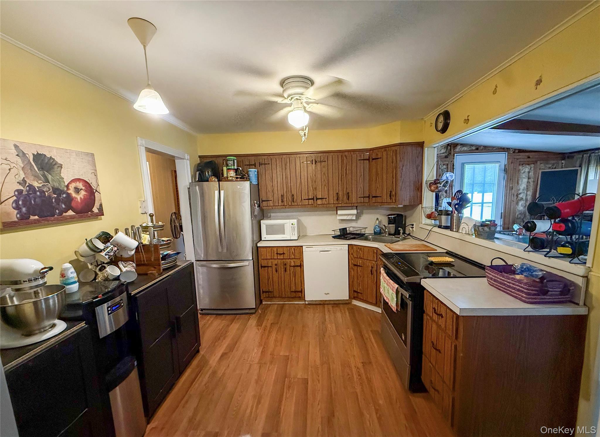 685 Seabury Avenue – For Sale photo 9
