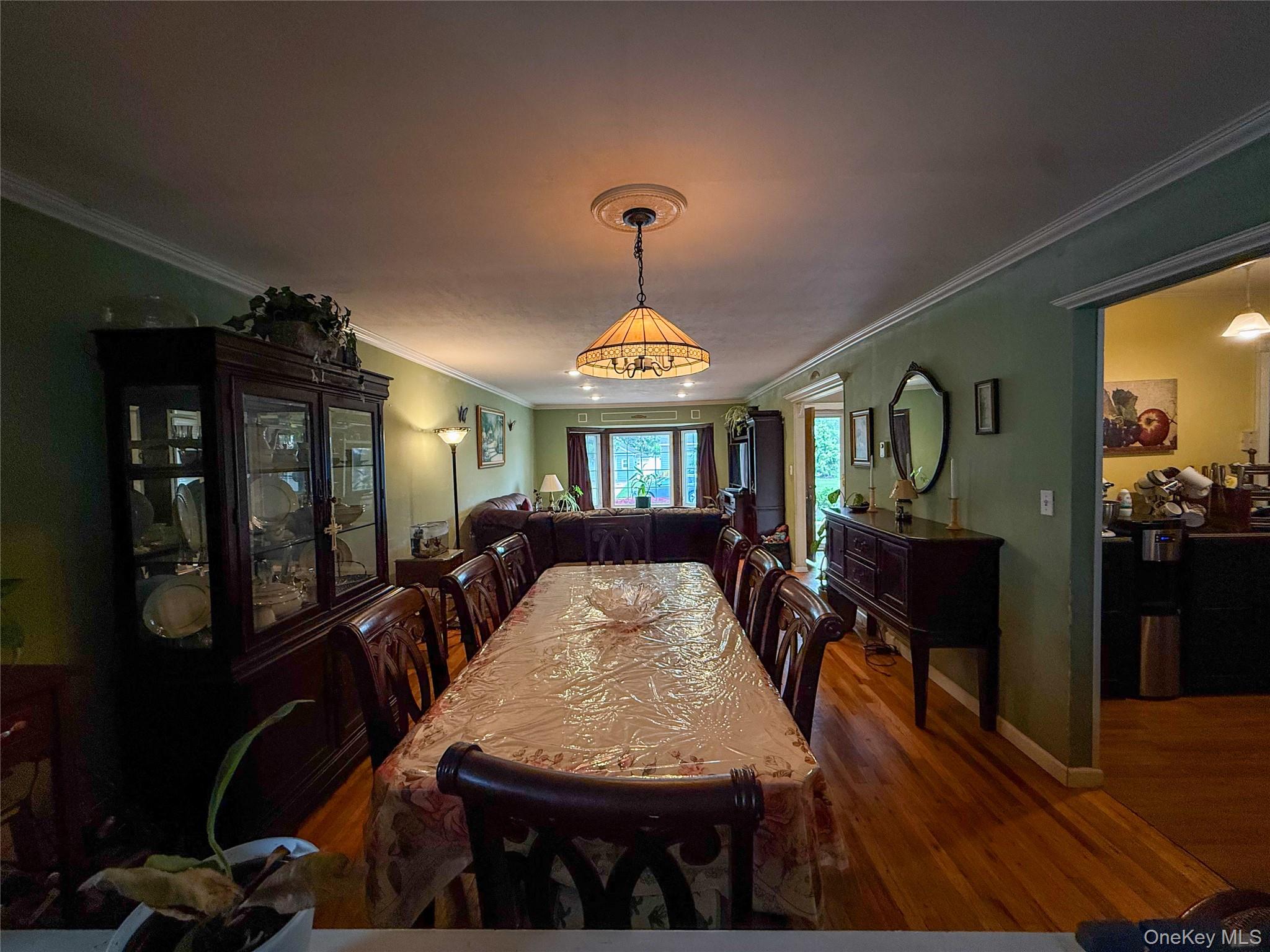 685 Seabury Avenue – For Sale photo 8