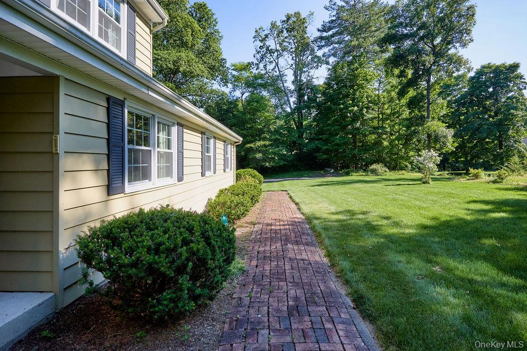 10 Stoutenburgh Drive – For Sale photo 4