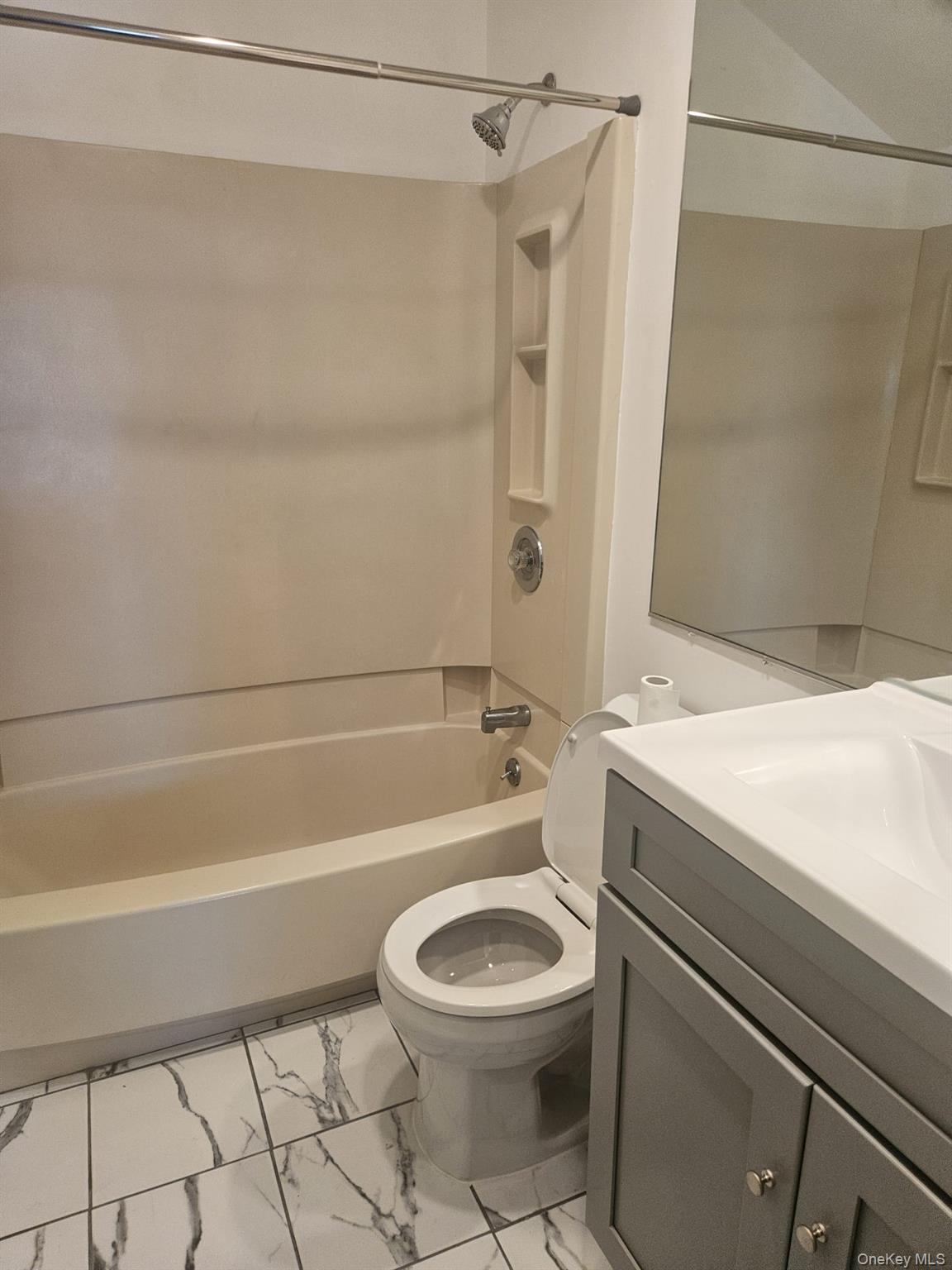 35 Anchor St, Unit F photo 5