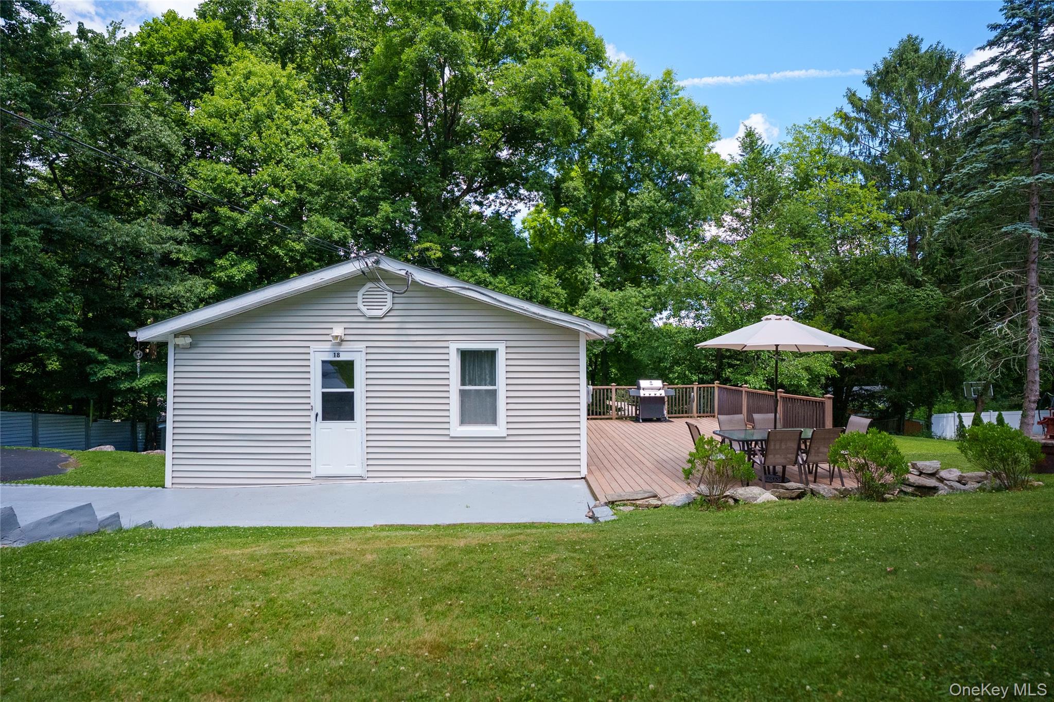 18 Worthington Drive W – For Sale photo 2