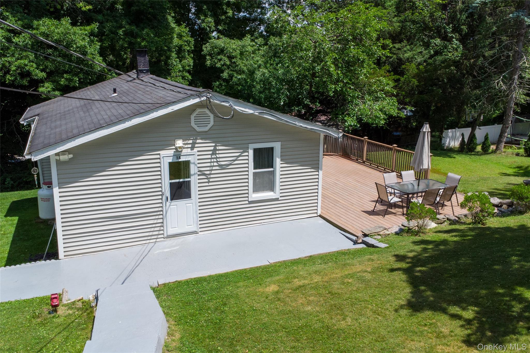 18 Worthington Drive W – For Sale photo 3