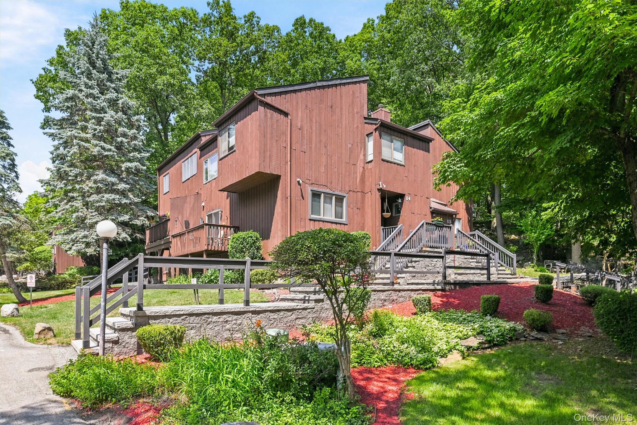 13 Redwood – For Sale photo 3