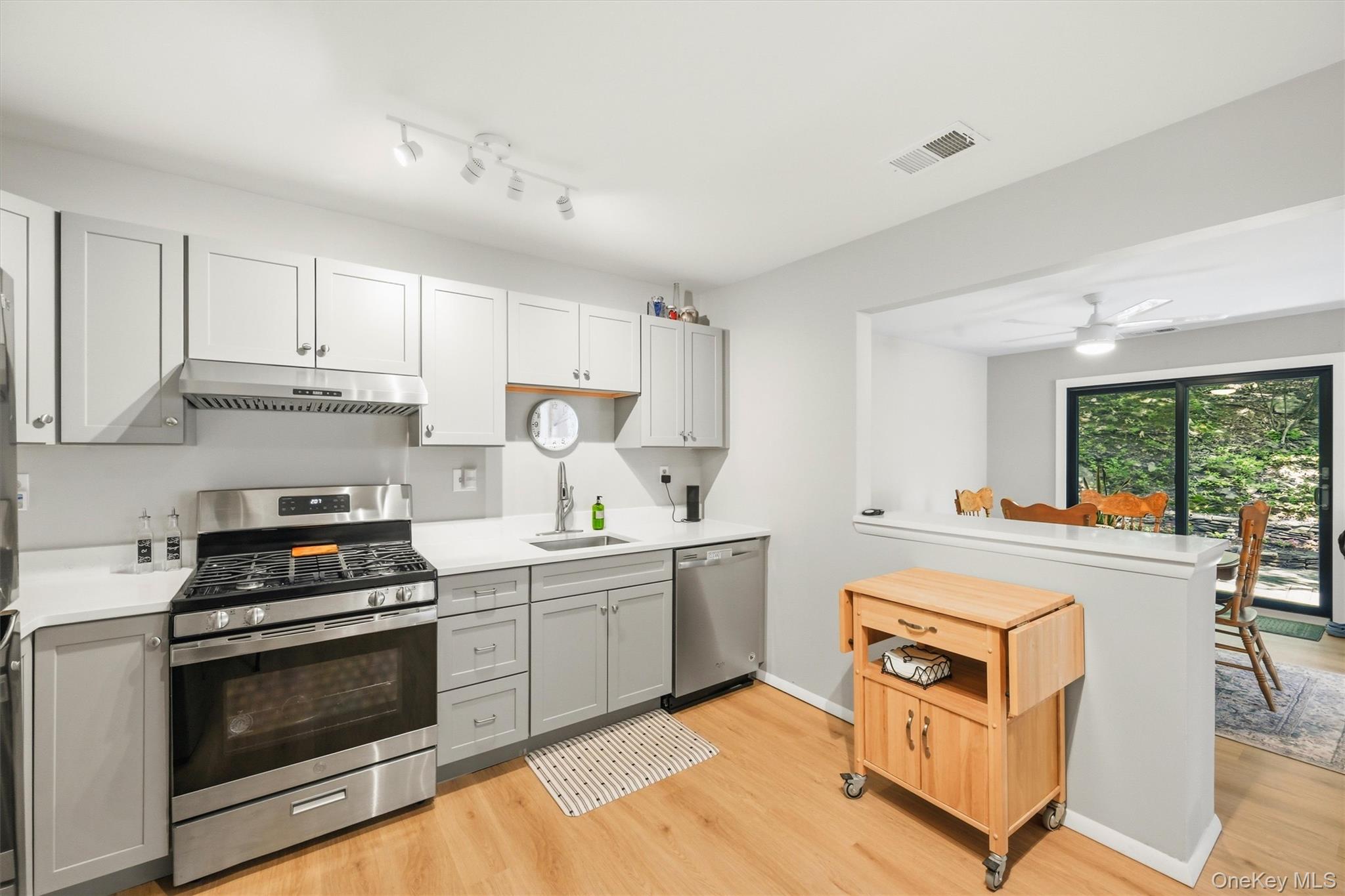 13 Redwood – For Sale photo 11