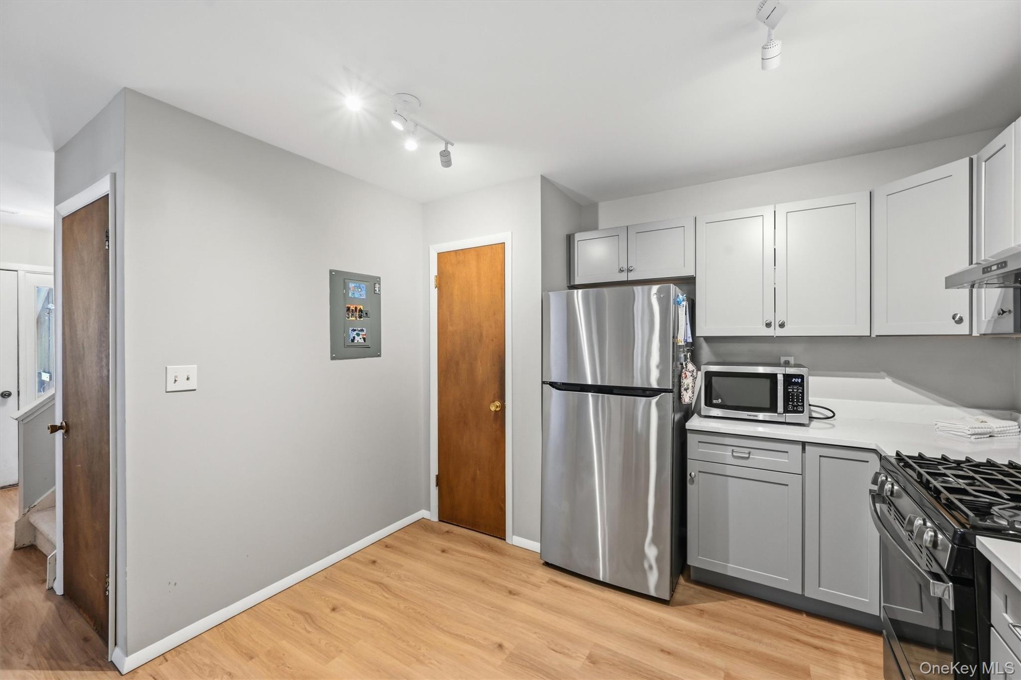 13 Redwood – For Sale photo 12