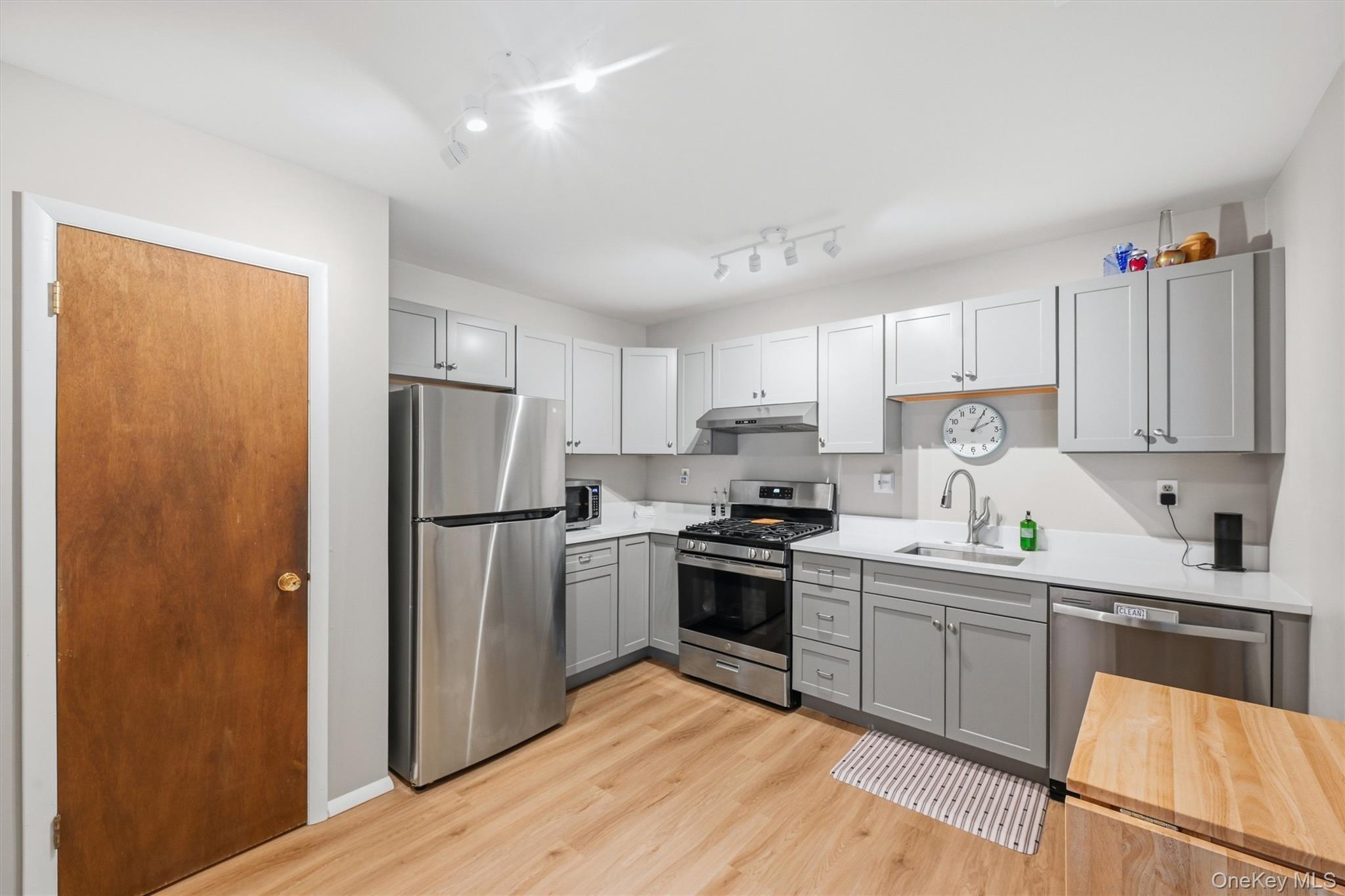 13 Redwood – For Sale photo 9