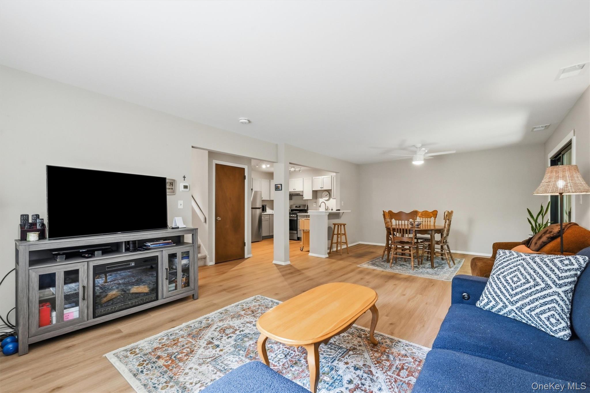 13 Redwood – For Sale photo 18