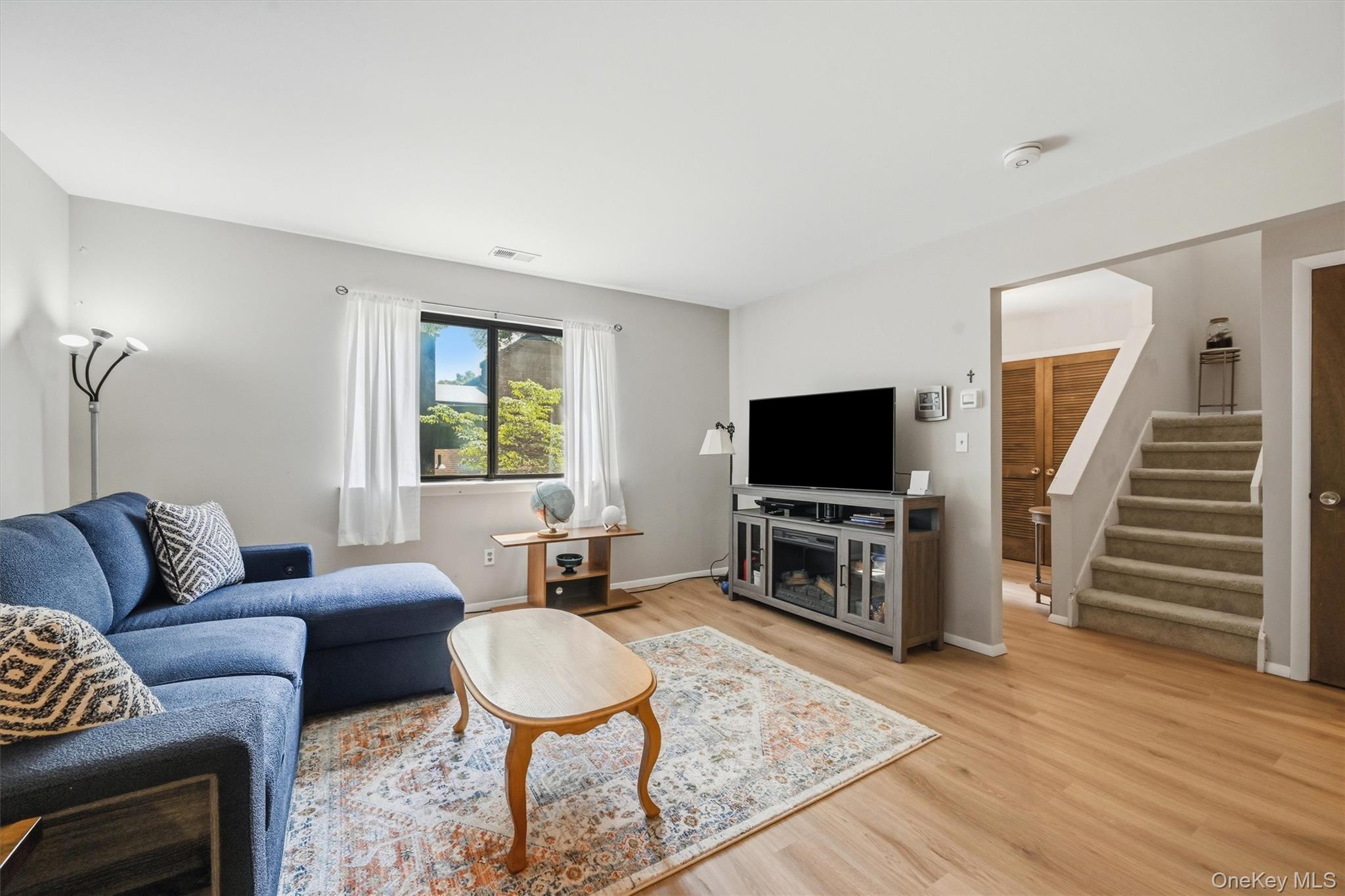 13 Redwood – For Sale photo 15