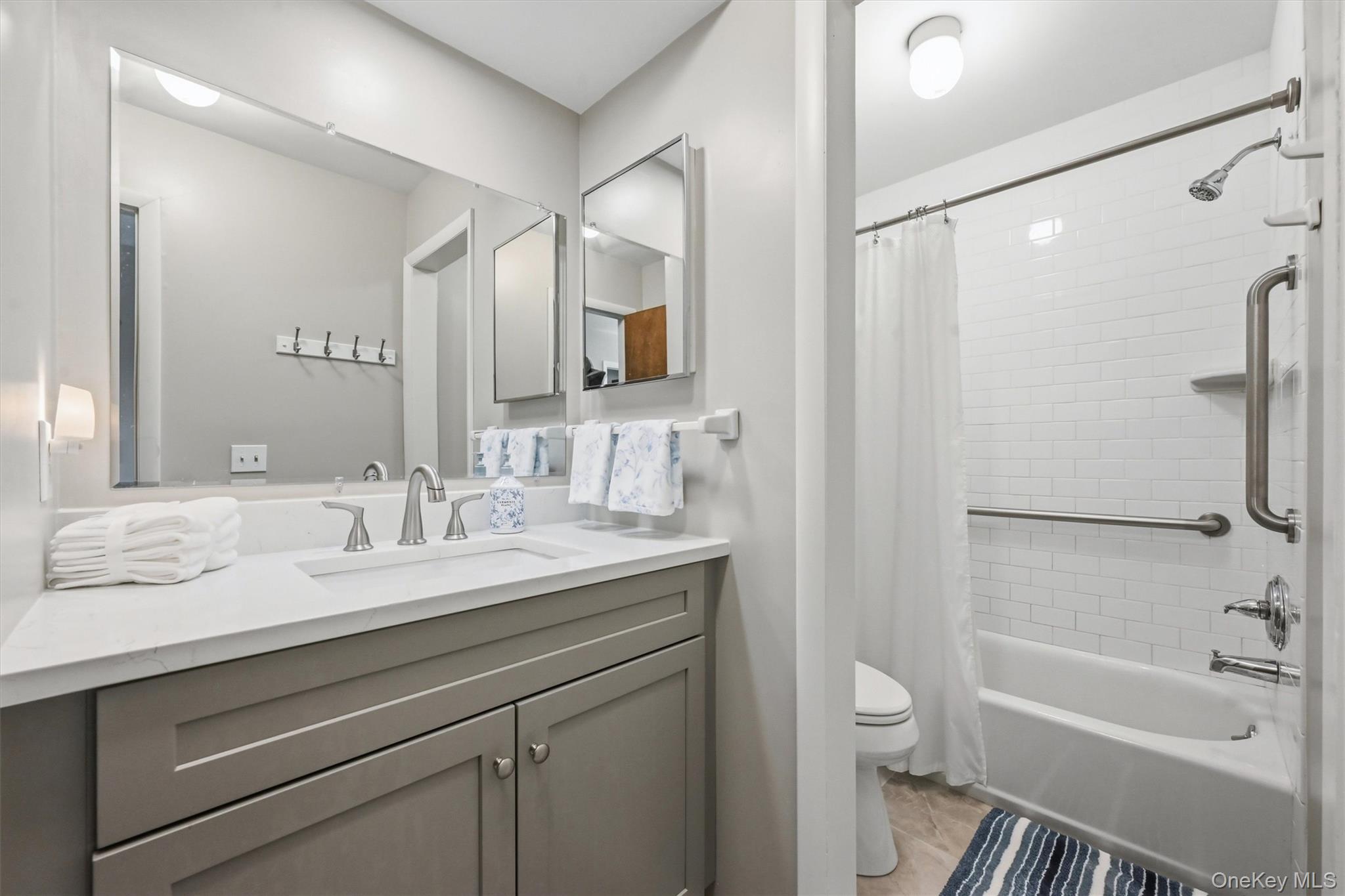 13 Redwood – For Sale photo 21