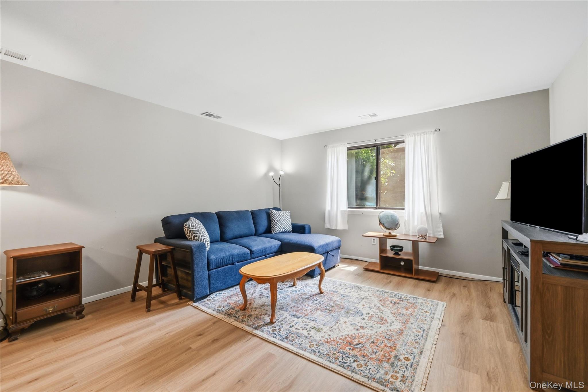 13 Redwood – For Sale photo 14