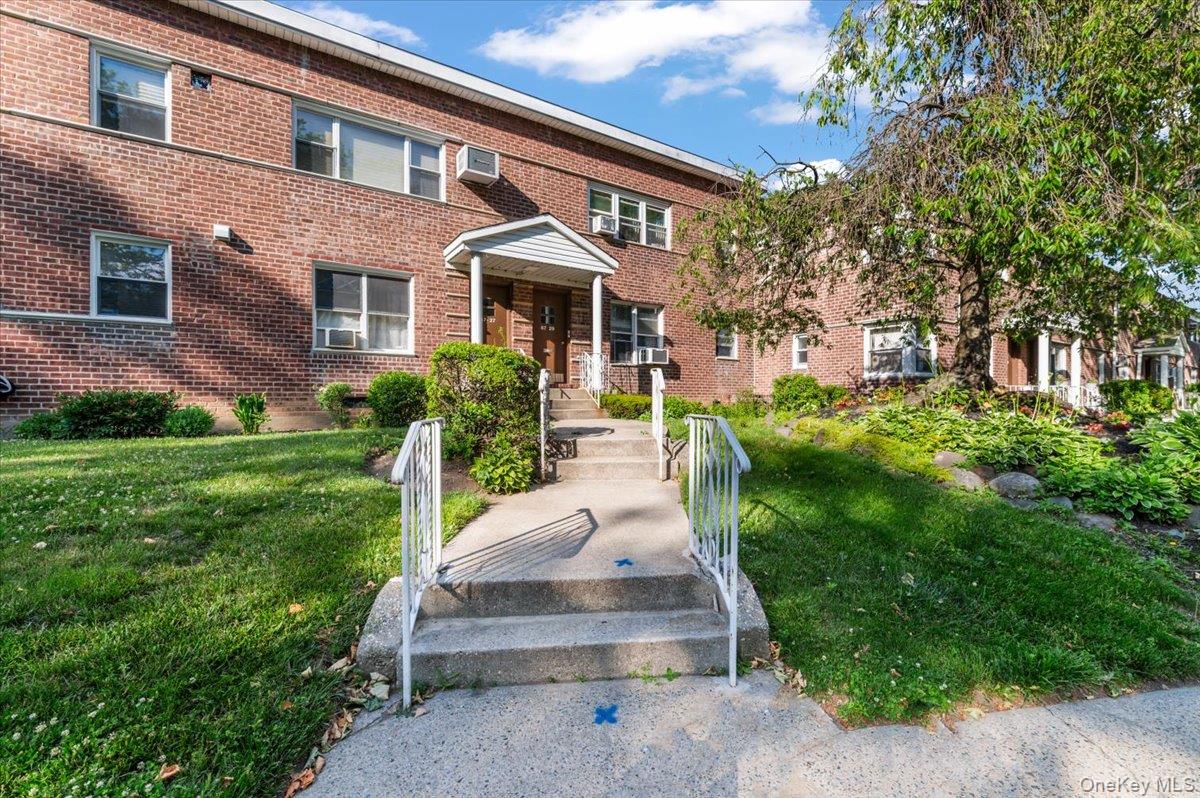87-29 Marengo Street, Unit 1C photo 2