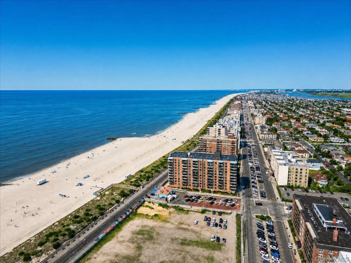 310 Riverside Boulevard, Unit 3i photo 13