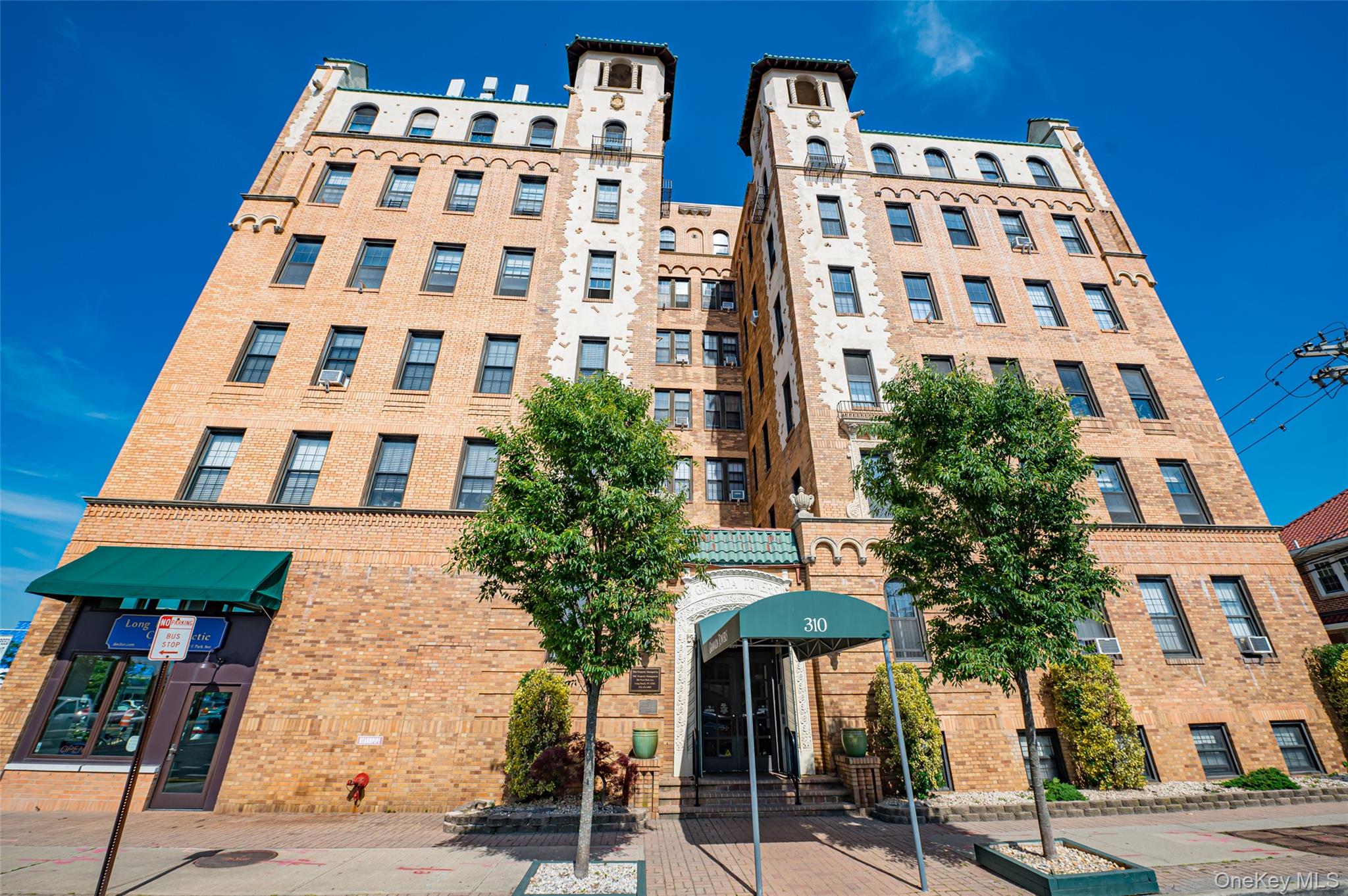 310 Riverside Boulevard, Unit 3i