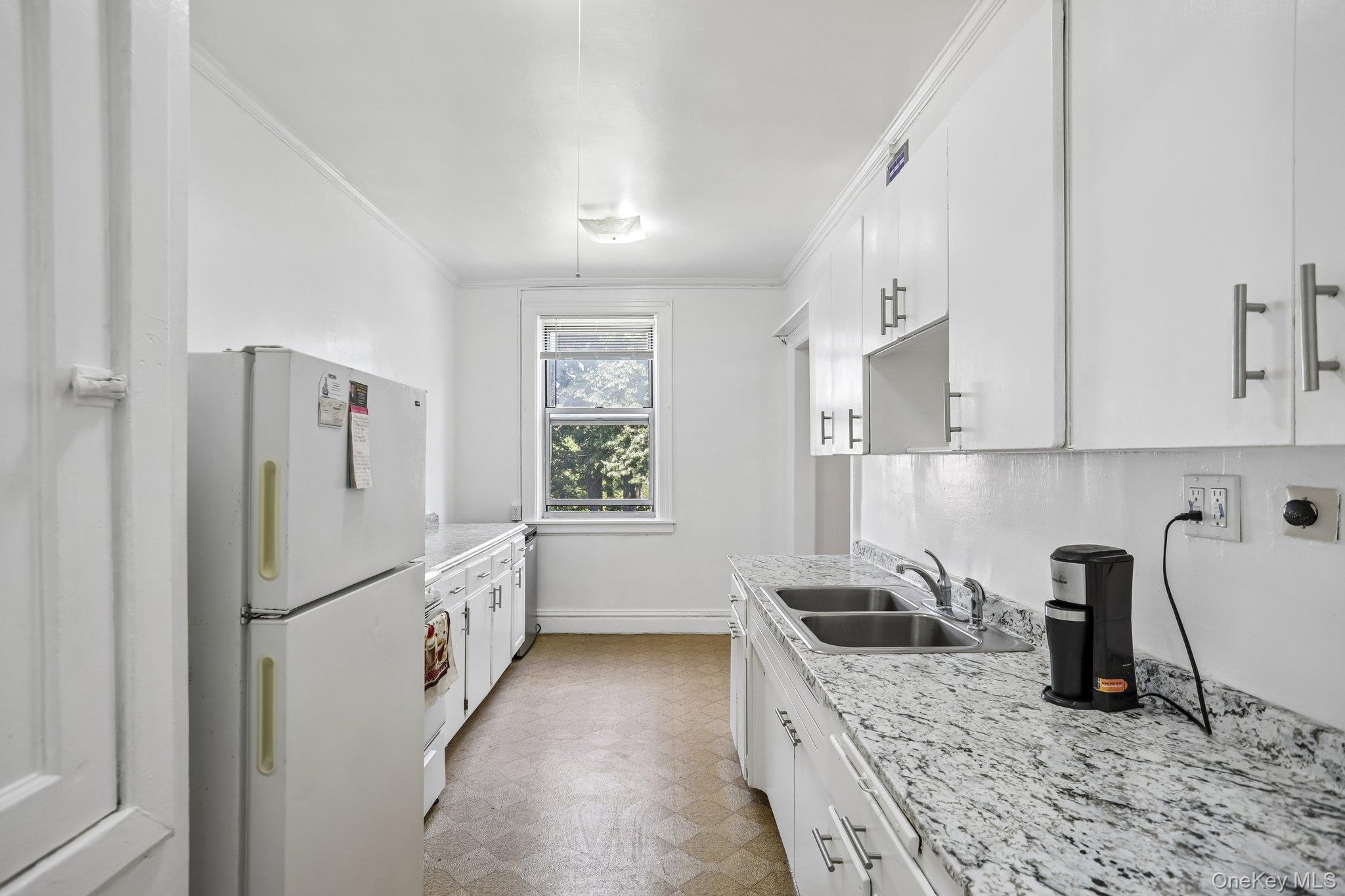 445 Gramatan Avenue, Unit CD3 photo 10