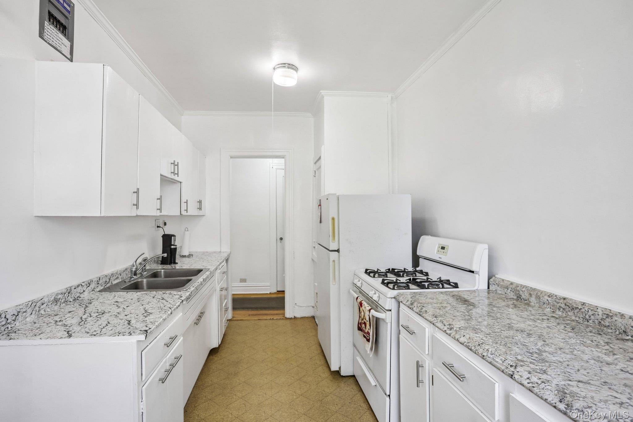 445 Gramatan Avenue, Unit CD3 photo 11