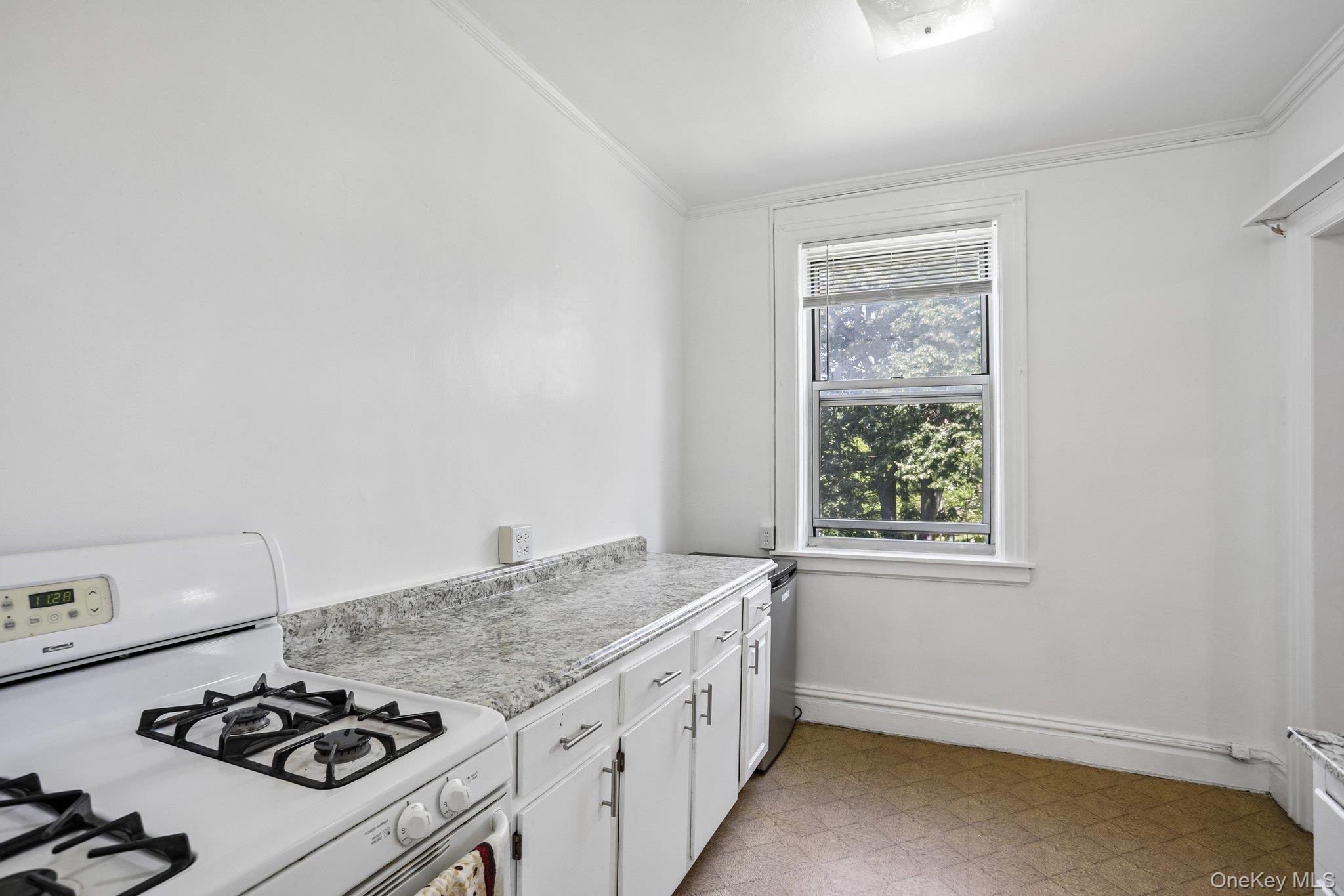 445 Gramatan Avenue, Unit CD3 photo 13