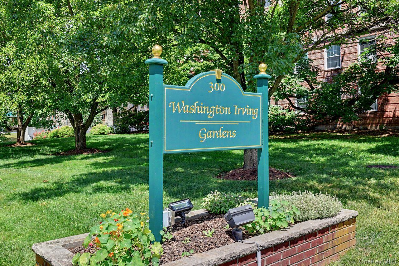 300 S Broadway, Unit 2 H