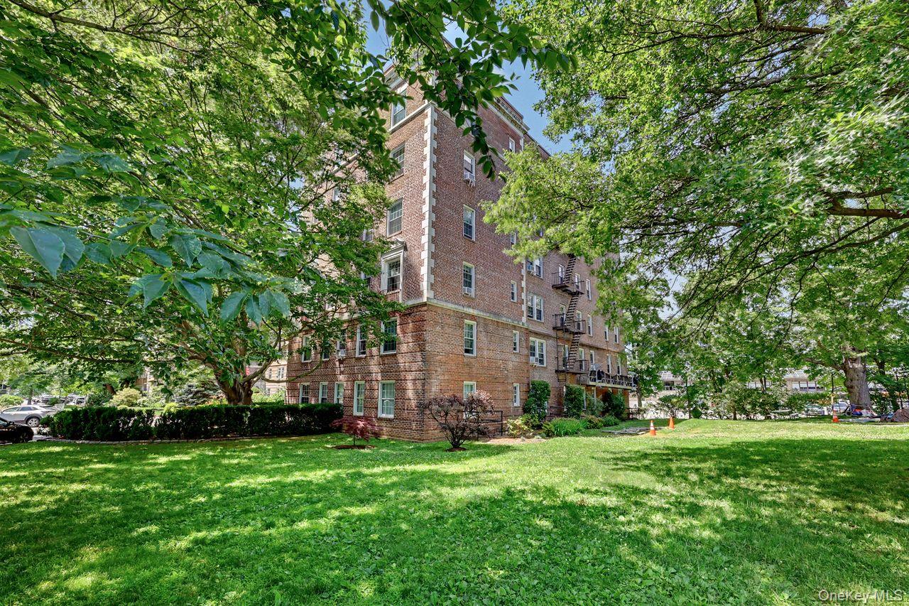 300 S Broadway, Unit 2 H photo 32