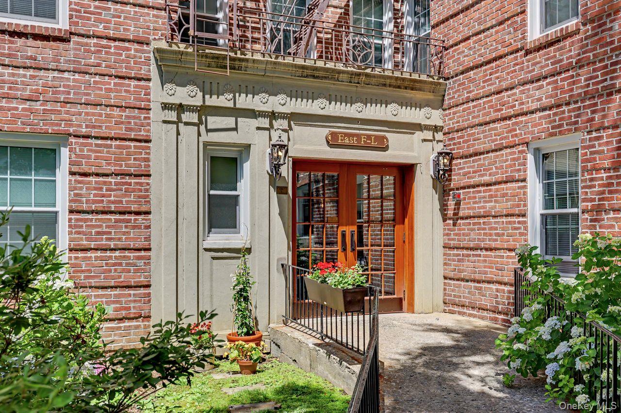 300 S Broadway, Unit 2 H photo 36
