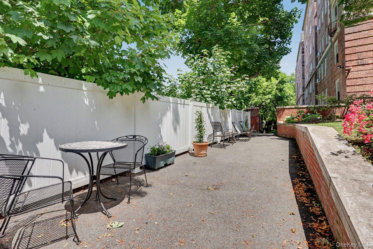 300 S Broadway, Unit 2 H photo 29