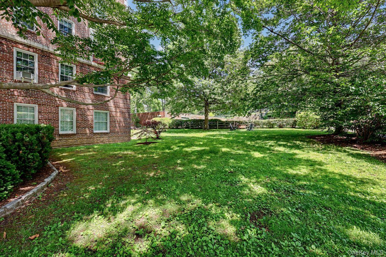 300 S Broadway, Unit 2 H photo 30