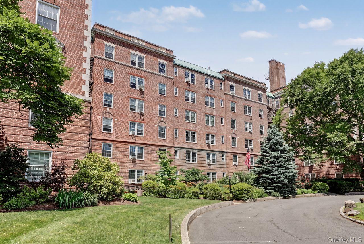 300 S Broadway, Unit 2 H photo 2