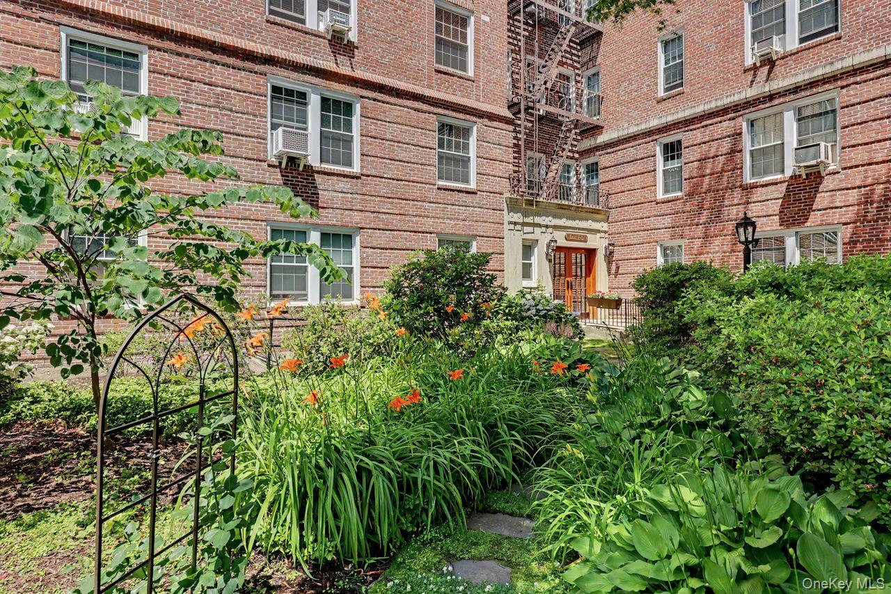 300 S Broadway, Unit 2 H photo 37