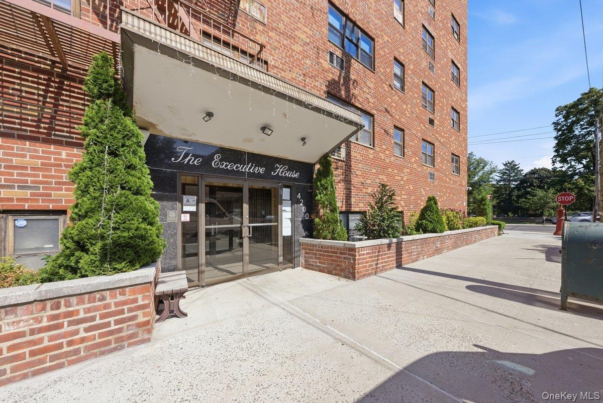 4200 Herkimer Place, Unit 4F photo 2