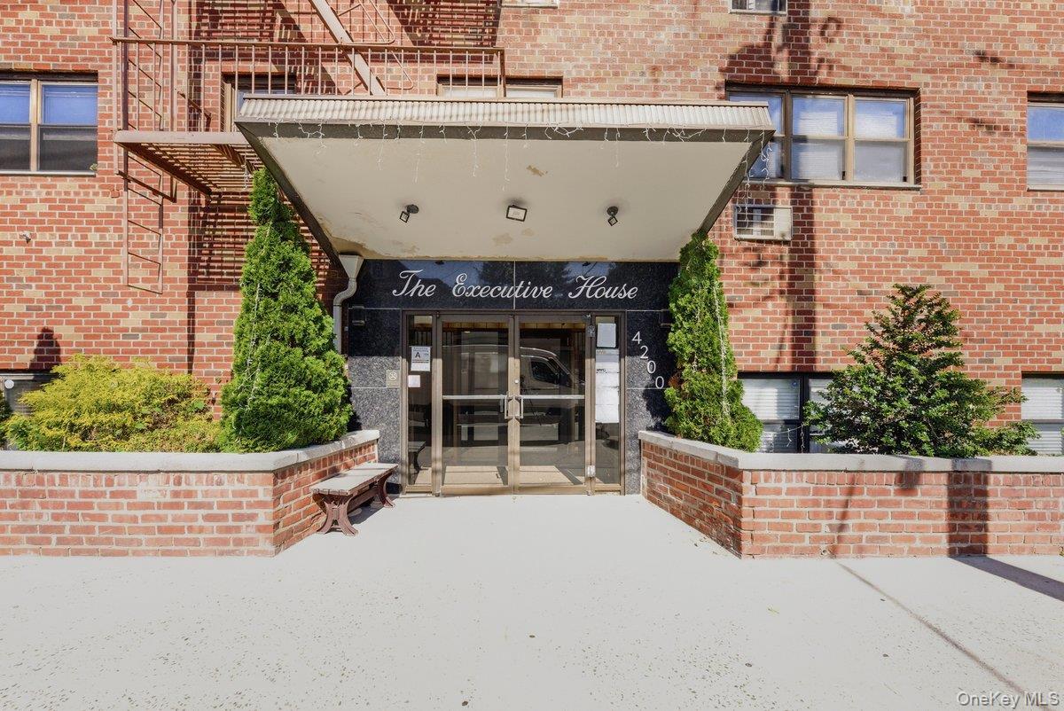 4200 Herkimer Place, Unit 4F photo 3