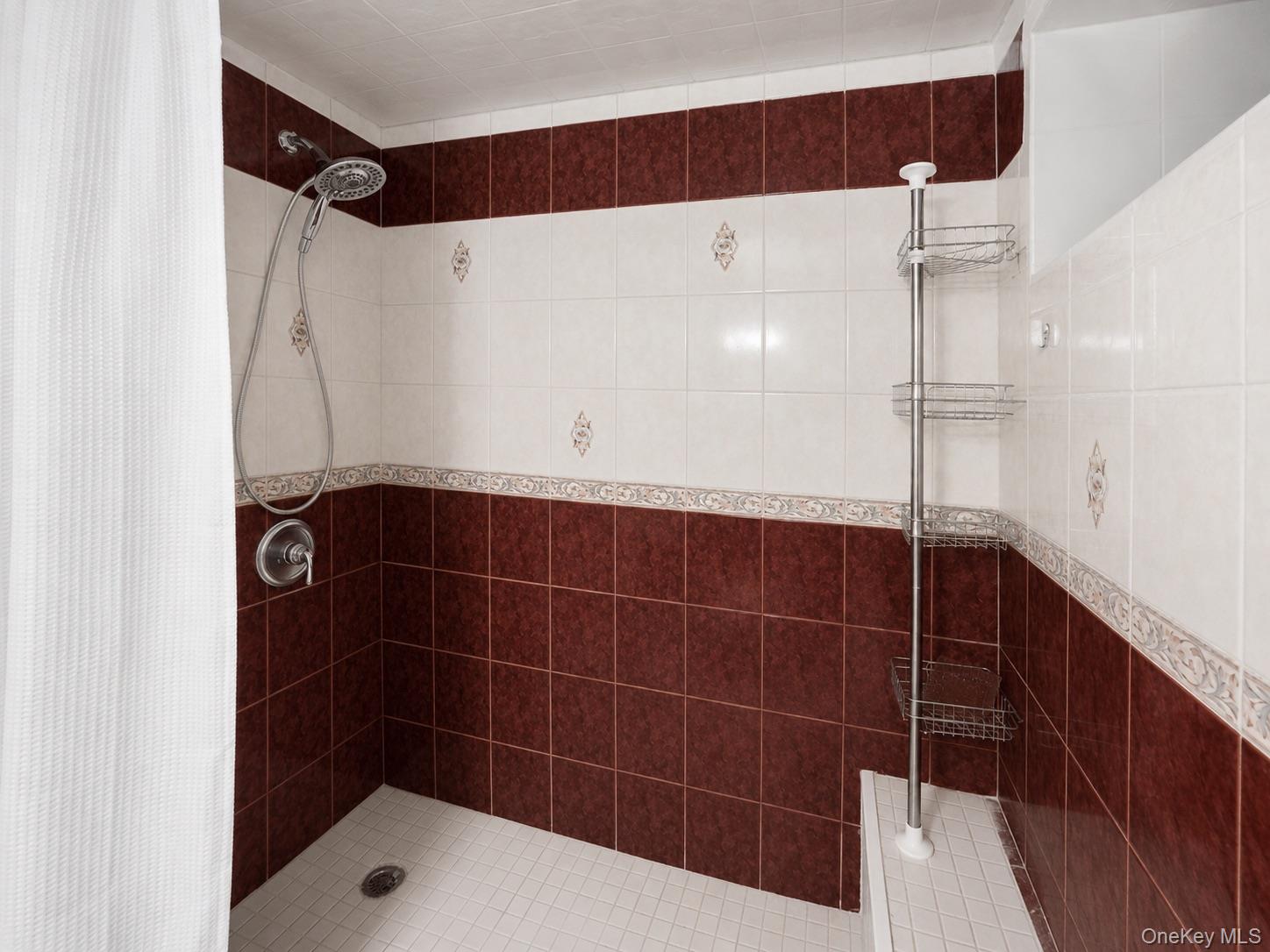 549 De Mott Avenue – For Sale photo 31