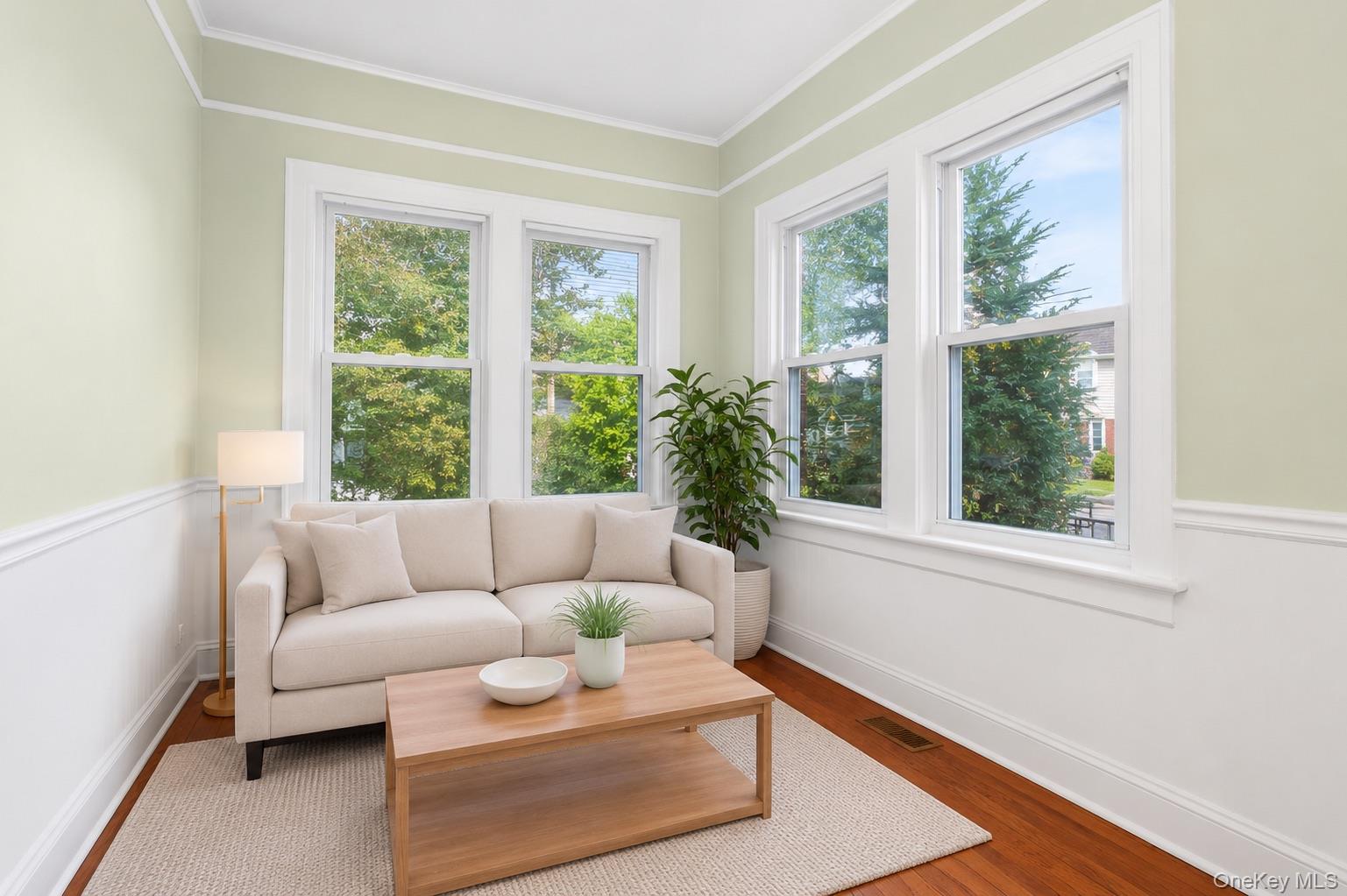 549 De Mott Avenue – For Sale photo 6