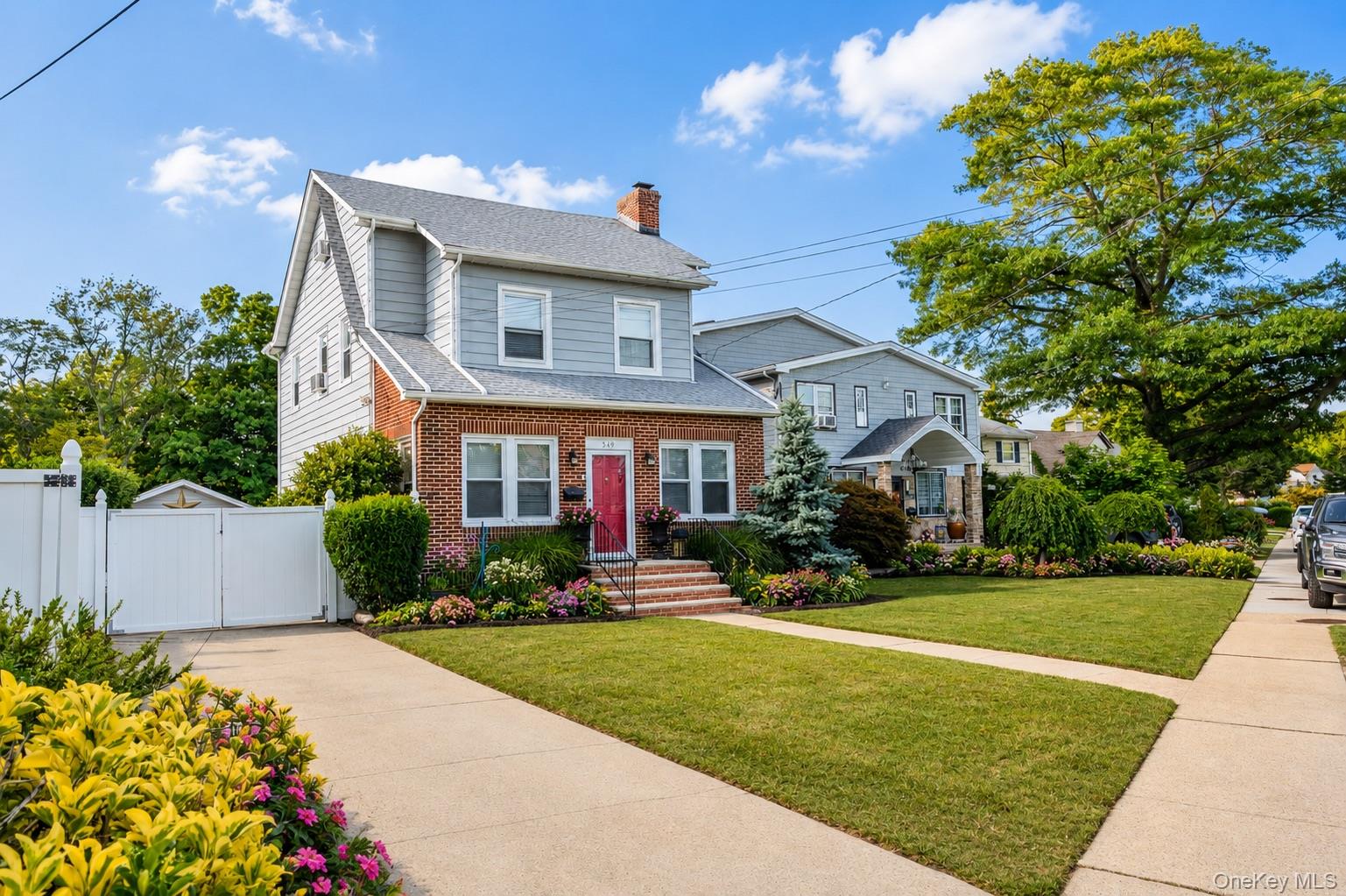 549 De Mott Avenue – For Sale