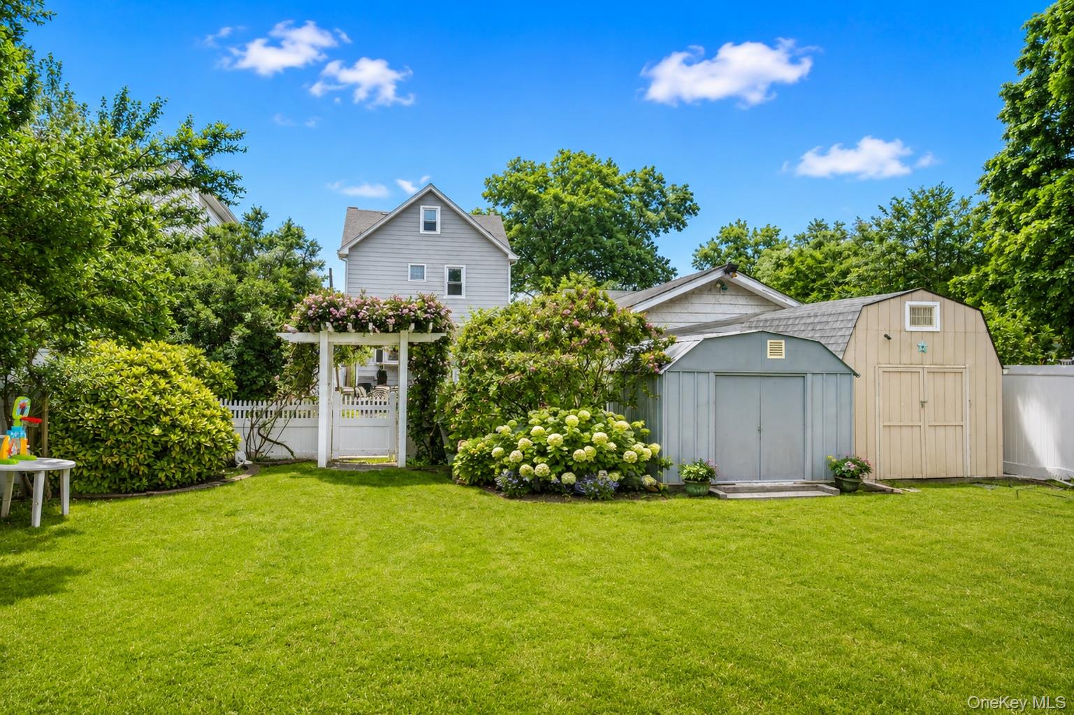 549 De Mott Avenue – For Sale photo 37