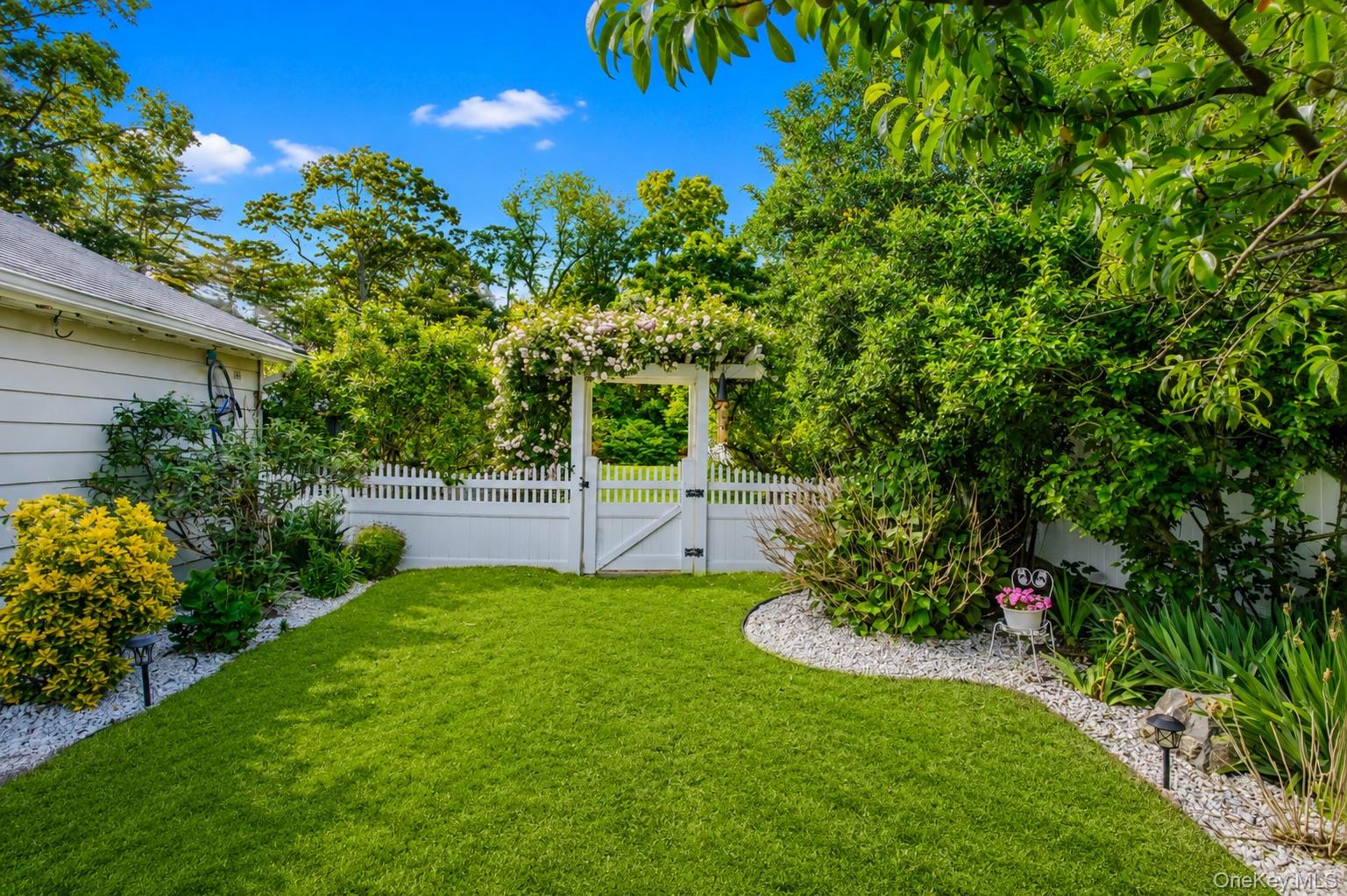 549 De Mott Avenue – For Sale photo 36