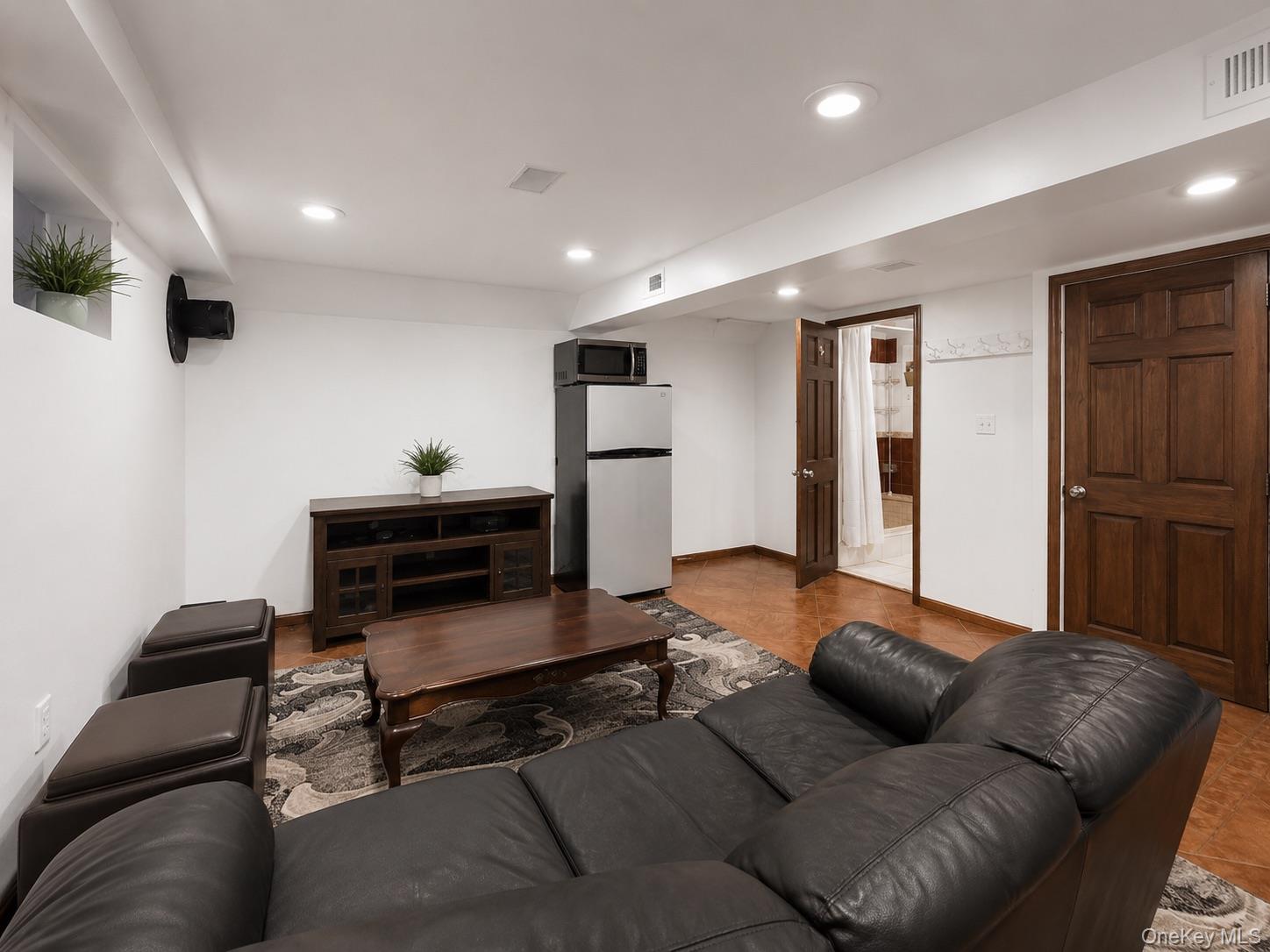 549 De Mott Avenue – For Sale photo 29