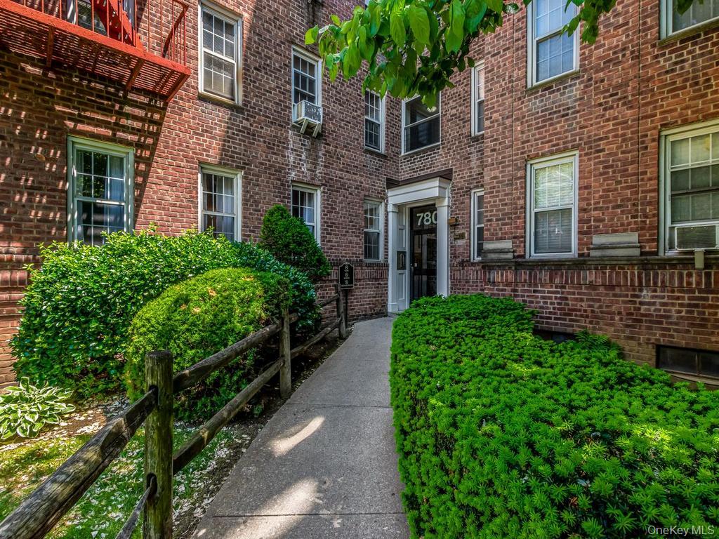 780 Bronx River Road, Unit A16 photo 23