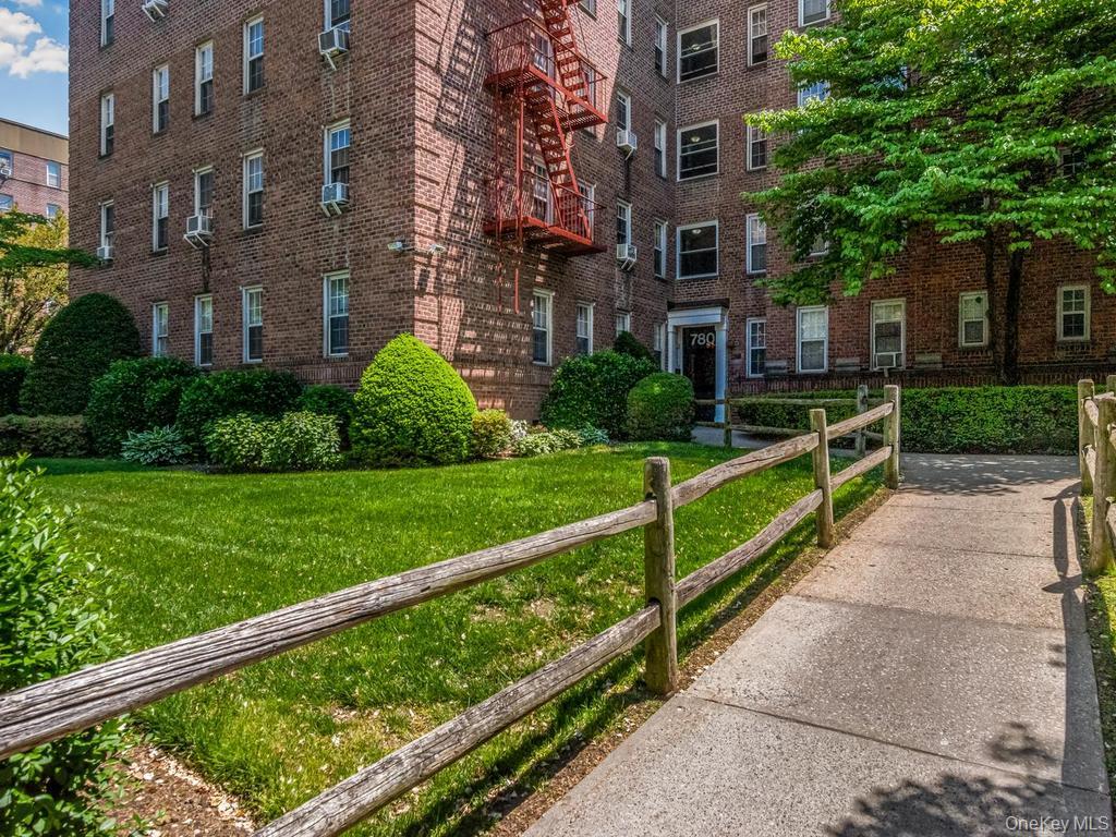 780 Bronx River Road, Unit A16 photo 22