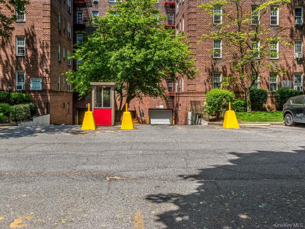 780 Bronx River Road, Unit A16 photo 20