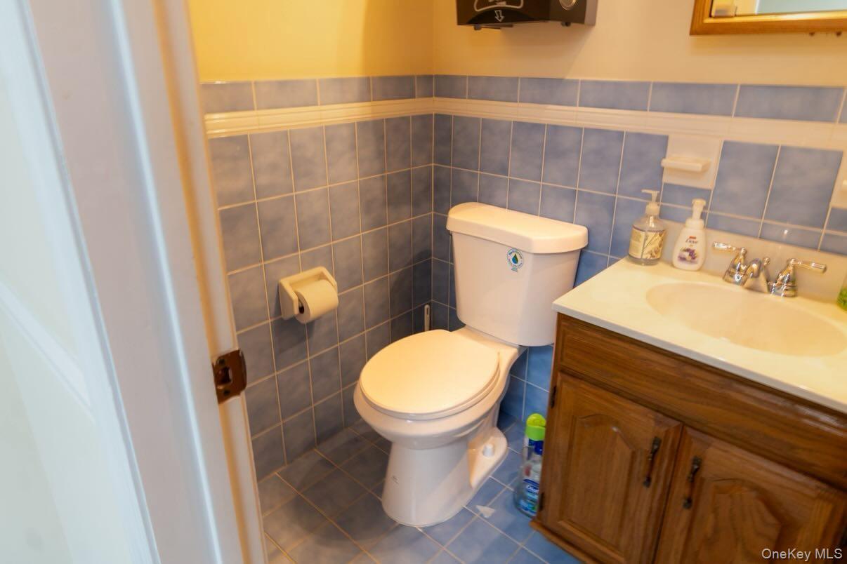 2450 Middle Country Road – For Rent photo 3