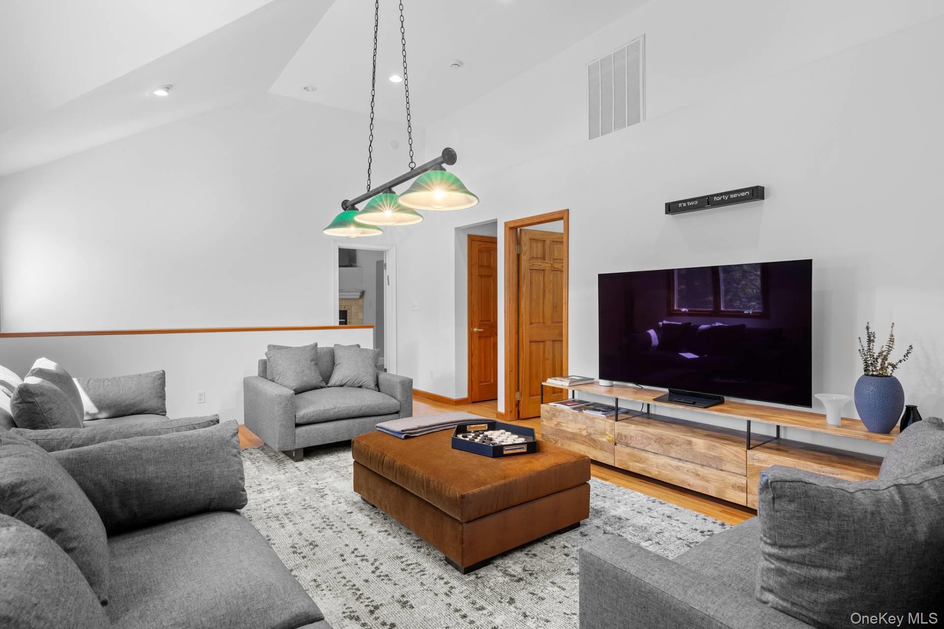 340 N Magee Street – For Rent photo 12