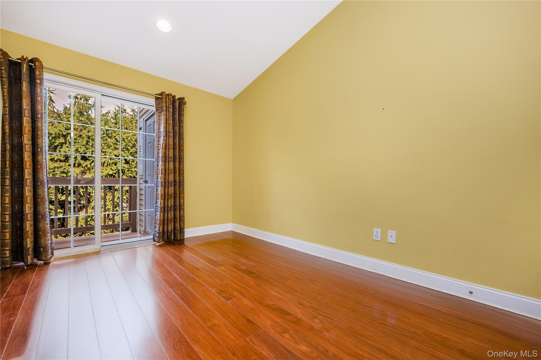 1132 Willow Lane – For Sale photo 16