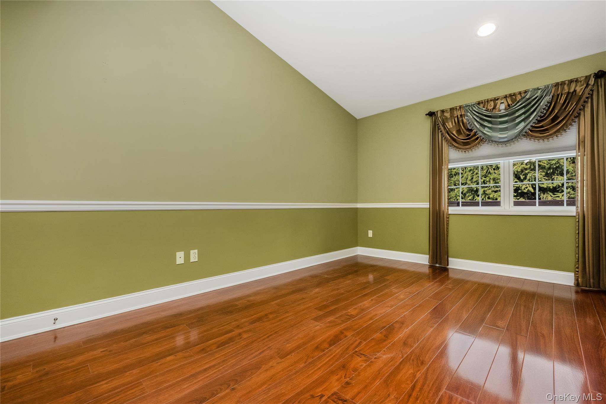 1132 Willow Lane – For Sale photo 17