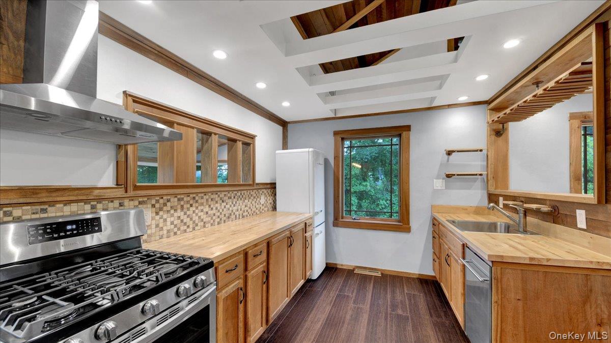 6 Deer Trail N – For Sale photo 4