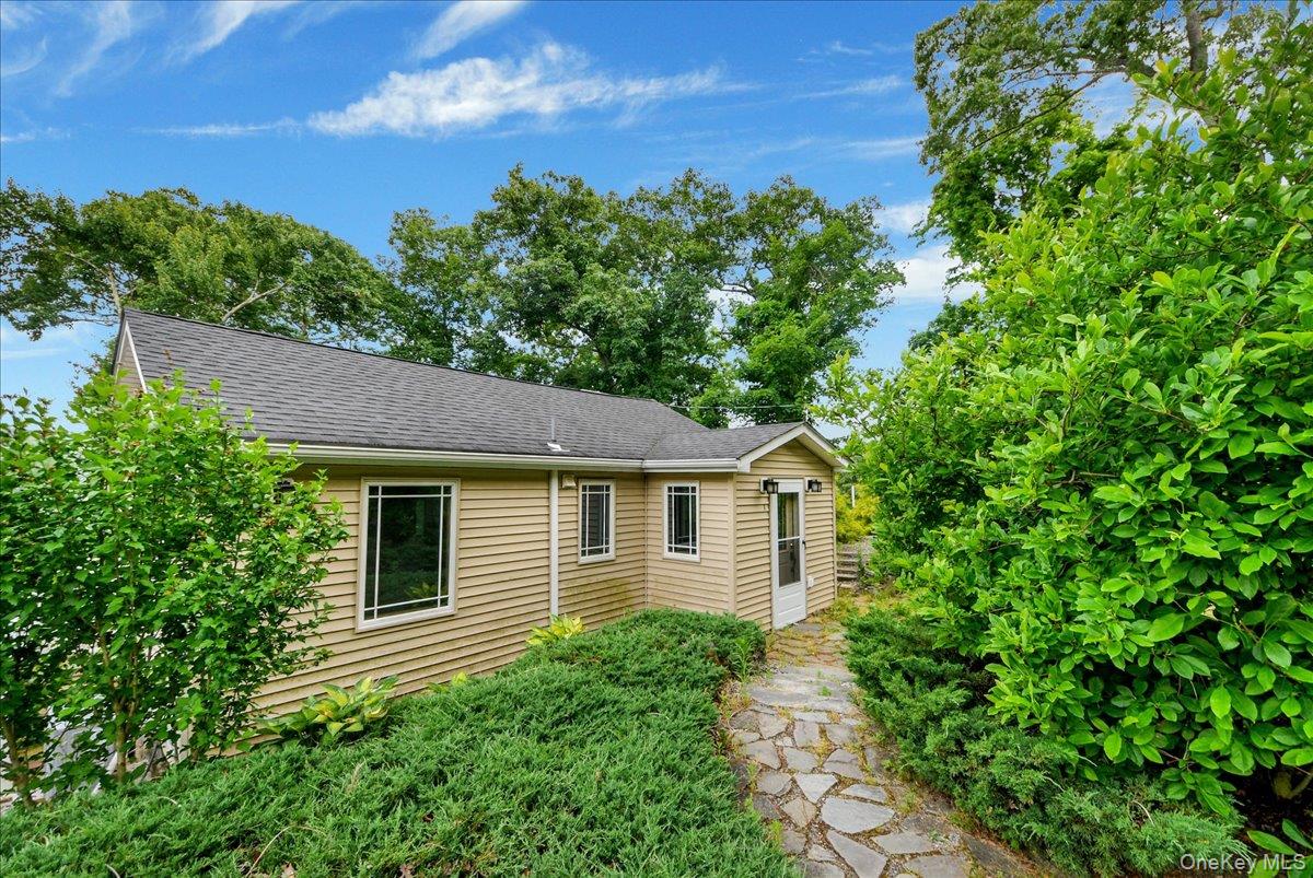 6 Deer Trail N – For Sale