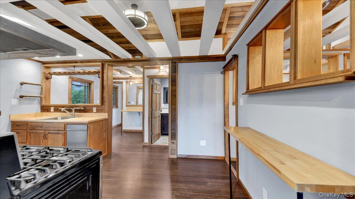 6 Deer Trail N – For Sale photo 5