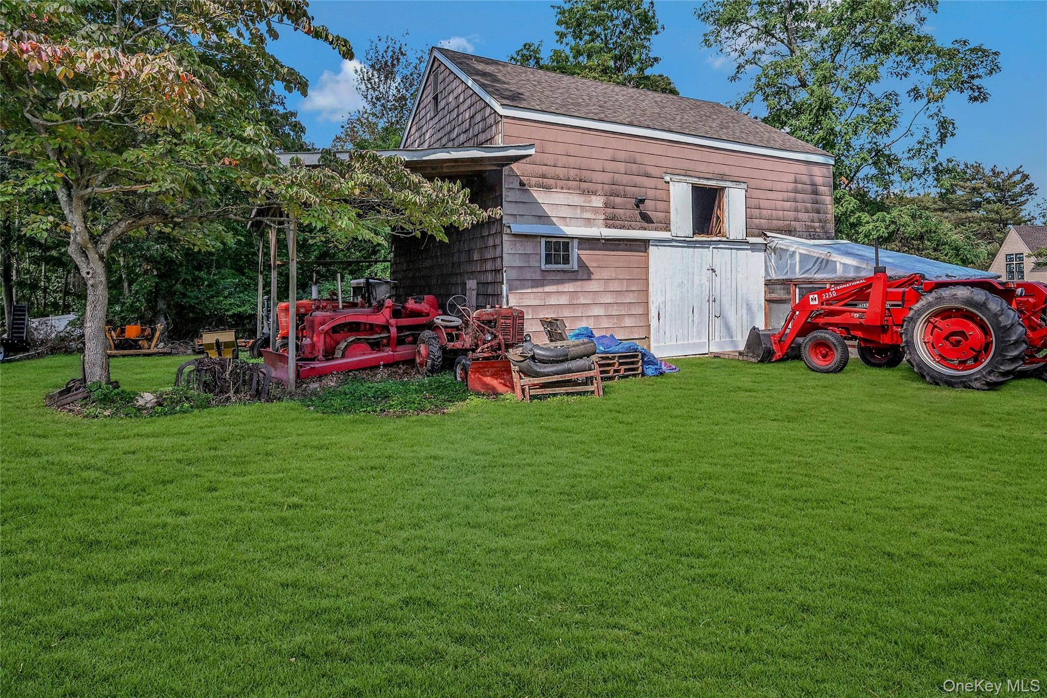 147 N Country Road – For Sale photo 14
