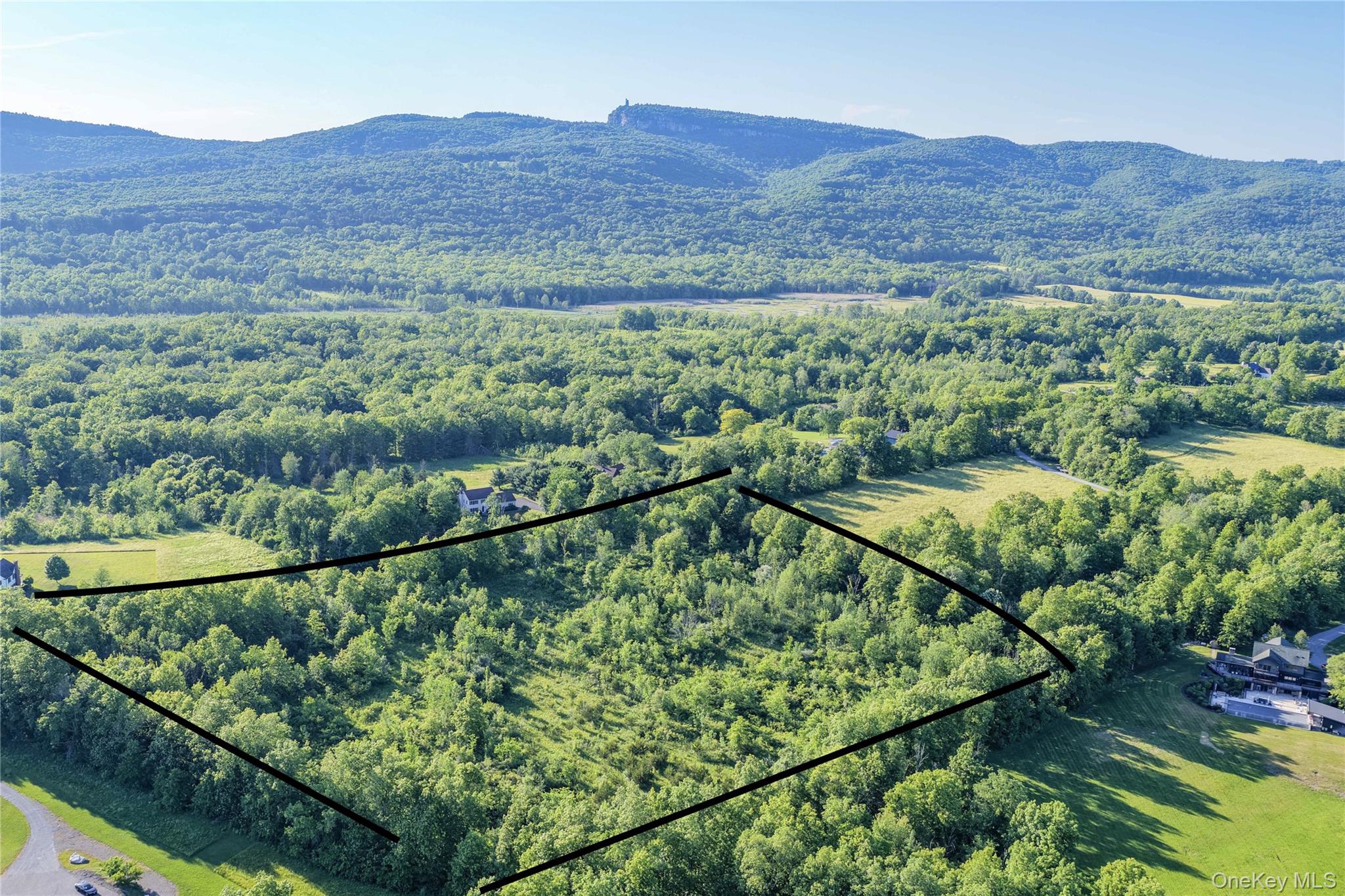 561 Albany Post Road – For Sale