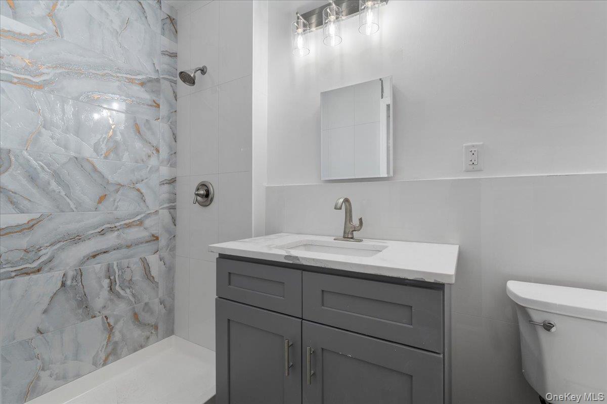 324 Eldert Street, Unit 2A photo 5